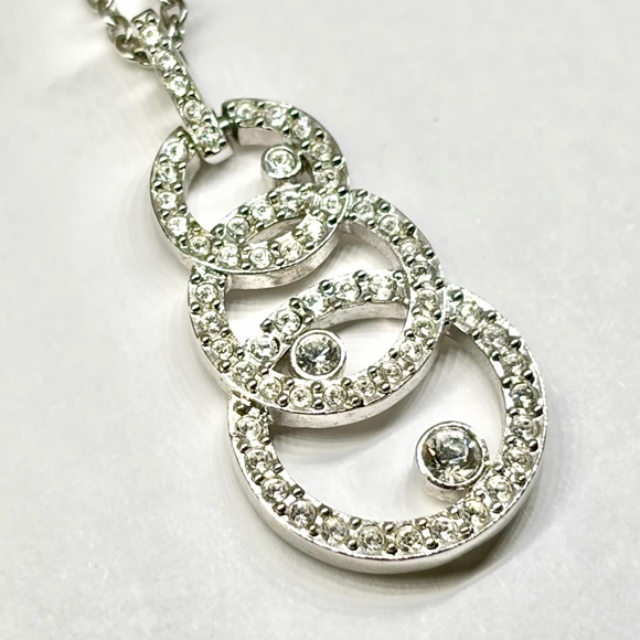 Vintage Swarovski Silver Tone Modern Austria Crystal Petite Hoop Chain Necklace - Picture 2 of 12